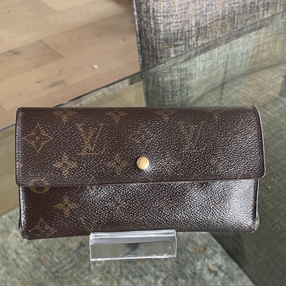 Louis Vuitton Monogram wallet with unbranded Gold Chain - Picture 9 of 14